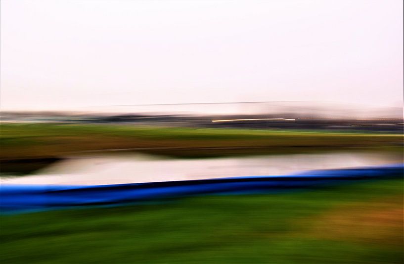 Artistiek vervaagd landschap van Maud De Vries