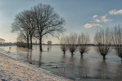 Schaatsen in de uiterwaarden bij Ravenswaaij