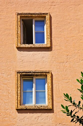 Hinter jedem Fenster verbirgt sich eine eigene Geschichte.