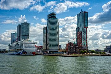 Rotterdam, Kreuzfahrtterminal und Kreuzfahrtschiff