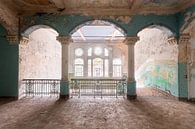 Verlassenes Treppenhaus in Beelitz. von Roman Robroek – Fotos verlassener Gebäude Miniaturansicht