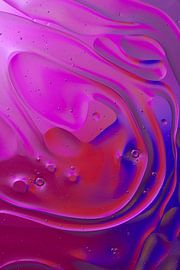 Abstrakte Flüssigkeitsmuster in Lila, Blau und Rot von Eric van Duijn