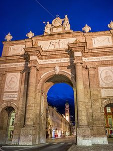 Innsbruck - Triumphpforte bei Nacht