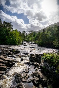 Schottland - Fluss Tummel in der schottischen Landschaft