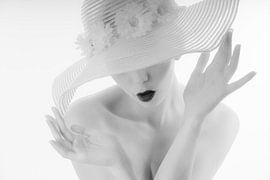 Bobbi und ihr Hut von Colin Dixon