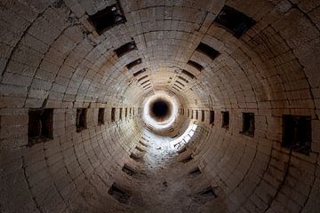 invertierter verlassener Tunnel