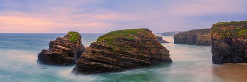 Panorama en zonsondergang bij Praia das Catedrais (Playa de las 