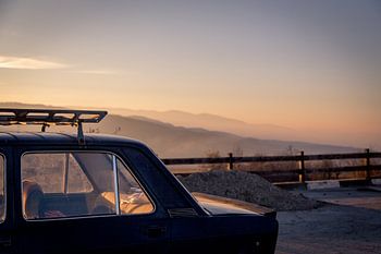 Yugo bei Sonnenuntergang