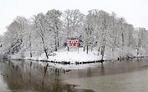 Die Stadt Zwolle an einem kalten Wintermorgen mit Schnee