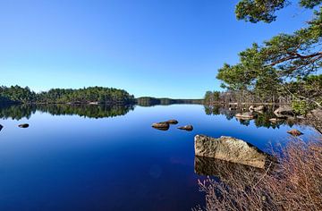 Paysage d'eau suédois/lac sur Geertjan Plooijer