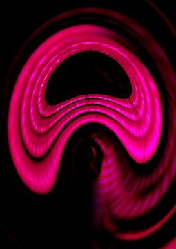 Twisted neon light artwork photography van Esmeé Kiewiet