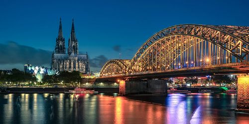 Keulse skyline na zonsondergang