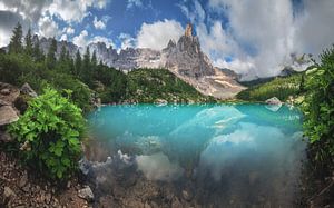 Panorama du Lago di Sorapis dans les Dolomites