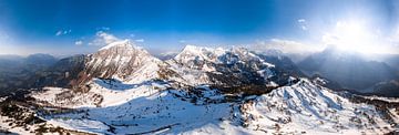 Winterzauber über dem Berchtesgadener Land von Leo Schindzielorz
