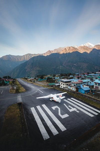 Lukla Airport van Roy Mosterd