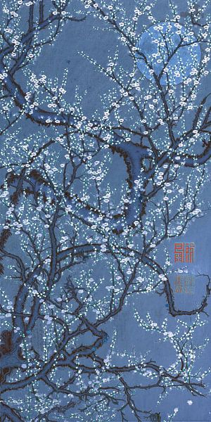 Japanischer Vintage-Druck. Pflaumenblüte bei Vollmond in zartem Blau von Studio Pieternel