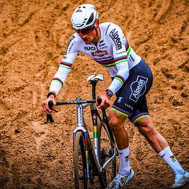 Mathieu van der Poel wereldkampioen veldrijden in het zand van FreddyFinn