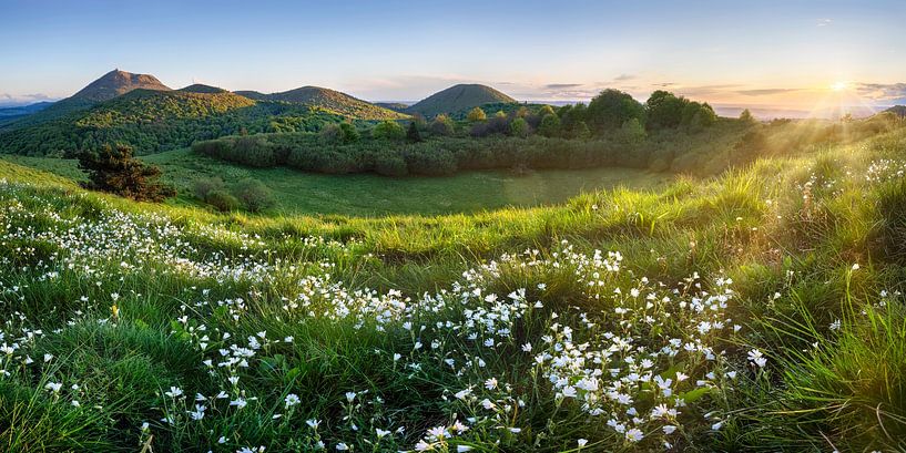 Vulkaanlandschap in Frankrijk van Voss fotografie