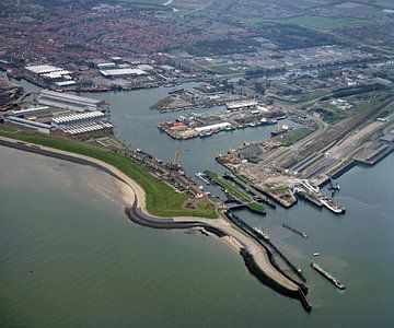 1986: Historische luchtfoto van de stad Vlissingen van Frans Rombout