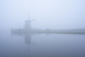 Mistige landschap Kinderdijk 5 van Björn van den Berg