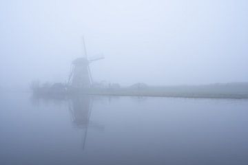 Foggy landscape Kinderdijk 5 by Björn van den Berg