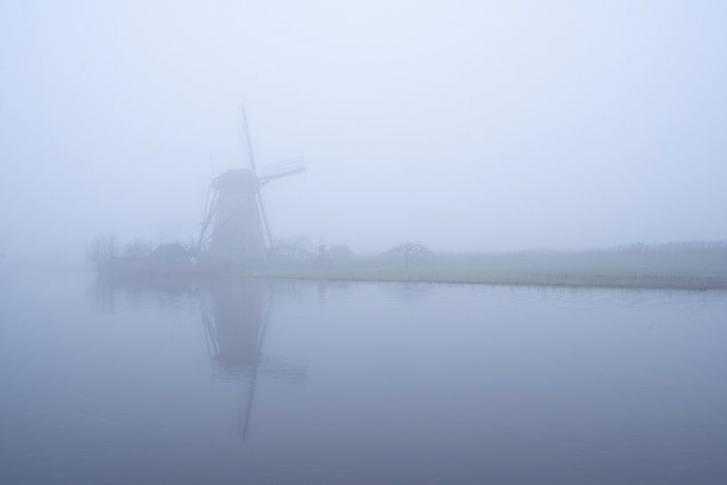 Foggy landscape Kinderdijk 5 by Björn van den Berg