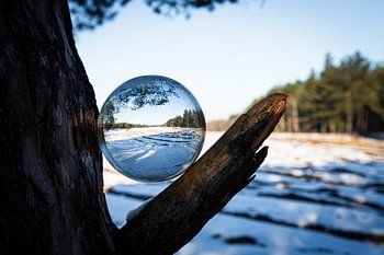 Winter durch eine Kristallkugel