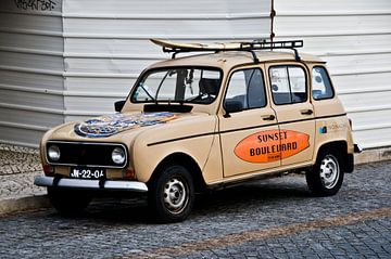 Renault 4 met surfboard van Marieke van der Hoek-Vijfvinkel