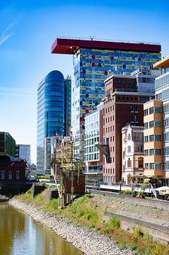 Düsseldorf Medienhafen aan de oever van de Rijn van Sjoerd van der Wal Fotografie