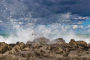 Opspattende golven bij Cefalu