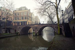 De Gaardbrug over de Oudegracht in Utrecht in de mist sur André Blom Fotografie Utrecht