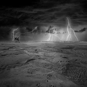 Gewitter am Strand von Petten von Martin van Lochem