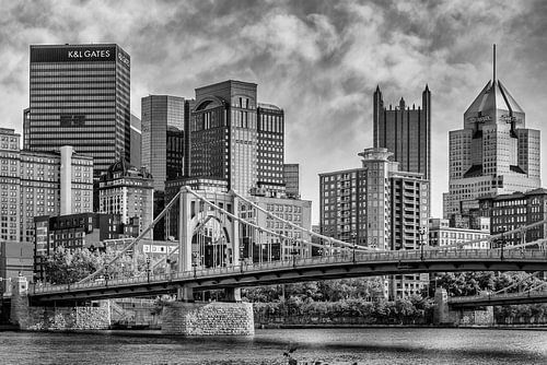 Andy Warhol Bridge in Pittsburgh – Monochrom