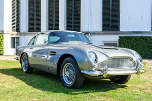Aston Martin DB5 klassischer britischer Grand-Tourer-Sportwagen.