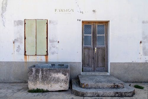 Deur en luik urban Lun eiland Pag Dalmatië