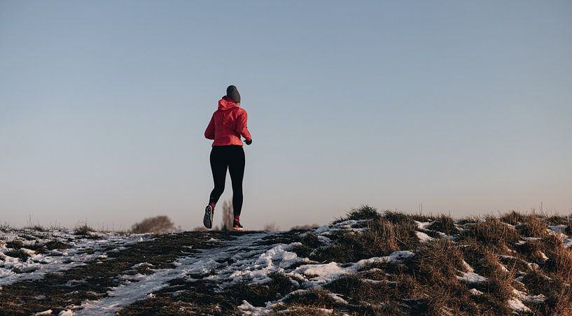 Lonely runner in the snow by Percy's fotografie