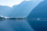 Het Hallstatt-meer in de ochtend