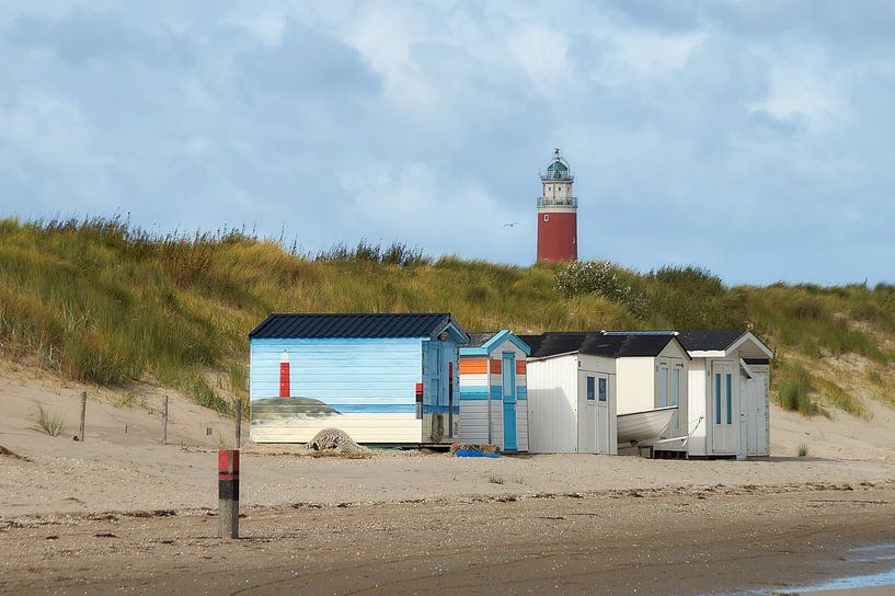 Cabines de plage devant le phare de l'Eierland par Ad Jekel