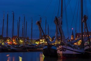 Avondfoto van de haven van Volendam tijdens de Pieperrace sur Jack Koning