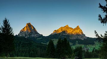 Les montagnes de Schwyz Le grand et le petit mythe de la Suisse centrale rayonnent de l'éclat des Alpes