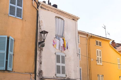 Fenster in Frankreich / Reisefotografie von Annelies Hoek