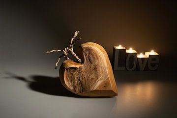 Coeur en bois avec bougie sur Quint Wijnhoven