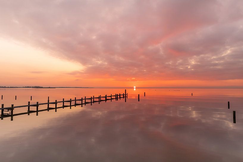Jetée dans l'eau au coucher du soleil par KB Design & Photography (Karen Brouwer)