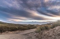 beautiful cloud cover over dune landscape by Davadero Foto thumbnail