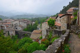Dorf Jaujac in der Ardeche, Zentralmassiv, Frankreich von Studio LE-gals