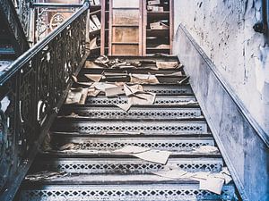 Treppenhaus zu einem Archivschrank