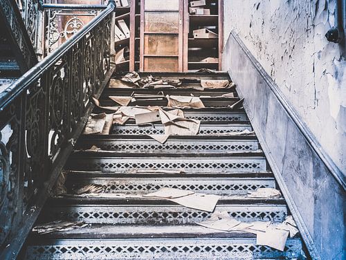 Trappenhal naar een Archiefkast