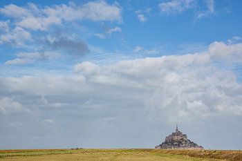 Mont-Saint-Michel unter weitem Himmel