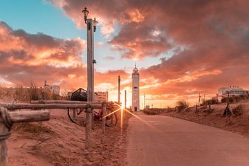Zonsopkomst, vuurtoren van Noordwijk van Yanuschka | Fotografie Noordwijk