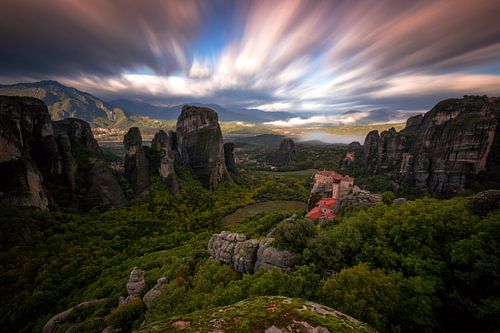 Sonnenuntergang mit Langzeitbelichtung im Meteora-Gebiet, Kalampaka, Griechenland